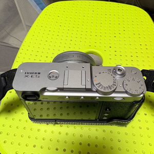 후지 x-e5 실버 바디