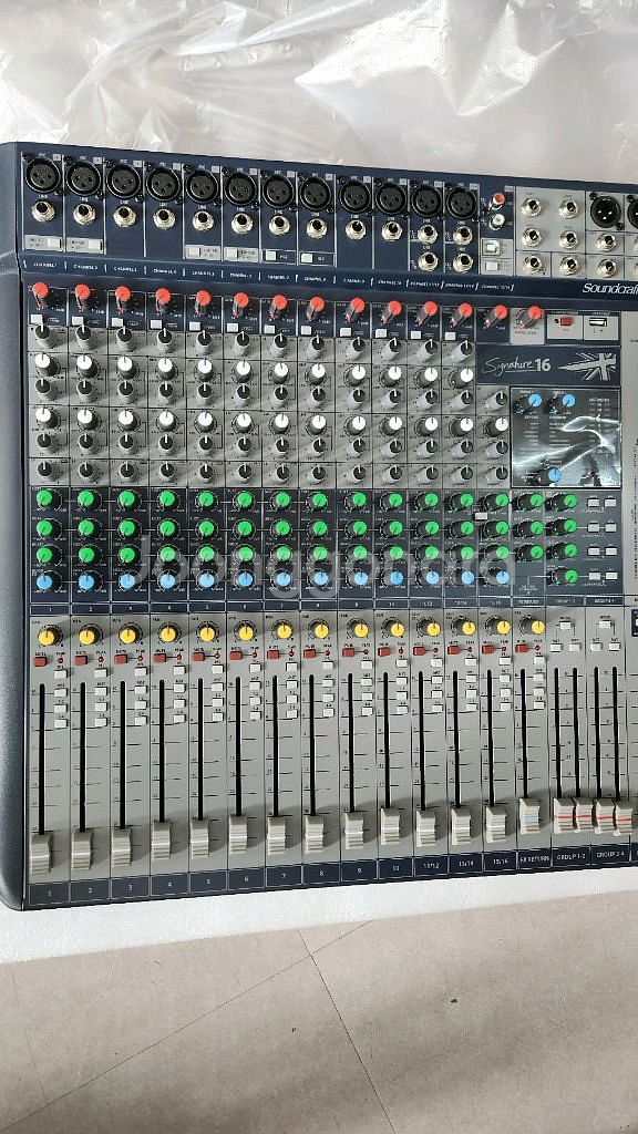 사운드크래프트 시그니처 16채널 믹서새것--0