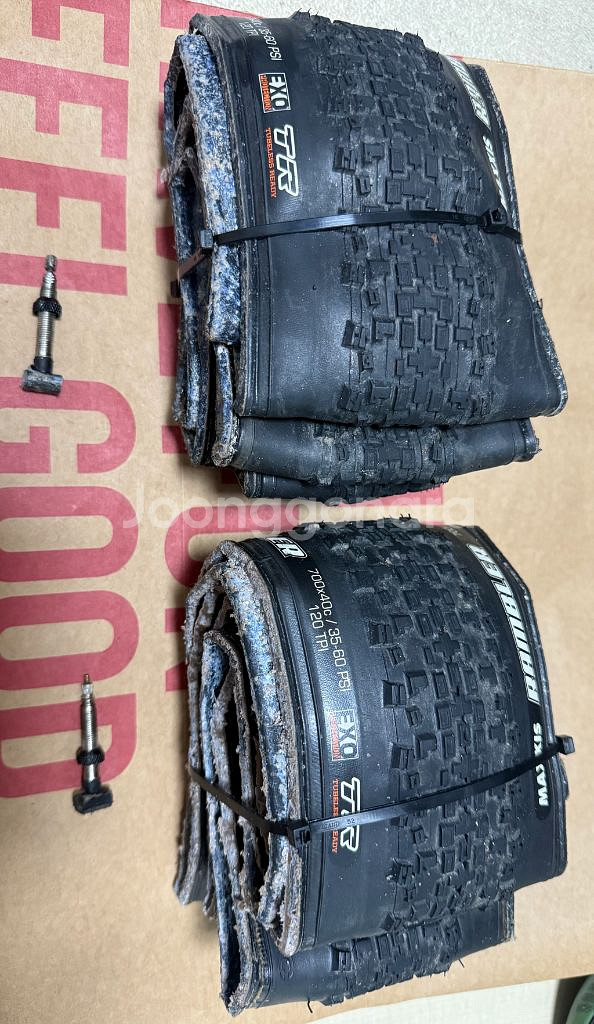 맥시스 램블러 700x40c 그래블 타이어 2개--0