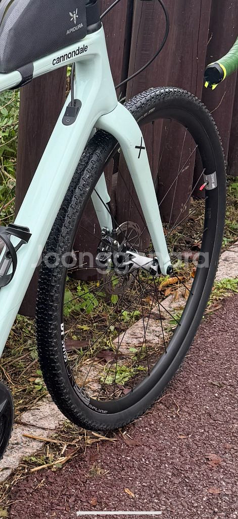 맥시스 램블러 700x40c 그래블 타이어 2개--3