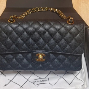 클래식 플랩백 미디움 캐비어 금장