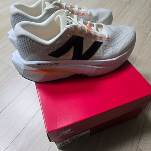 뉴발란스 sc 트레이너 v3