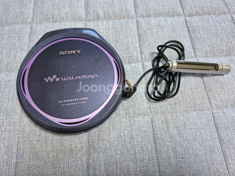 SONY D-E888 보라색상 판매합니다.--0