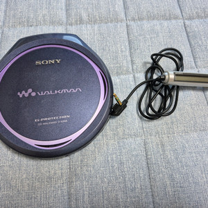 SONY D-E888 보라색상 판매합니다.