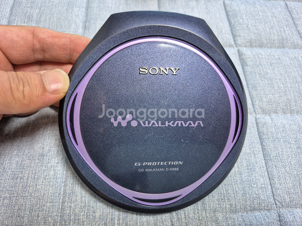 SONY D-E888 보라색상 판매합니다.--1