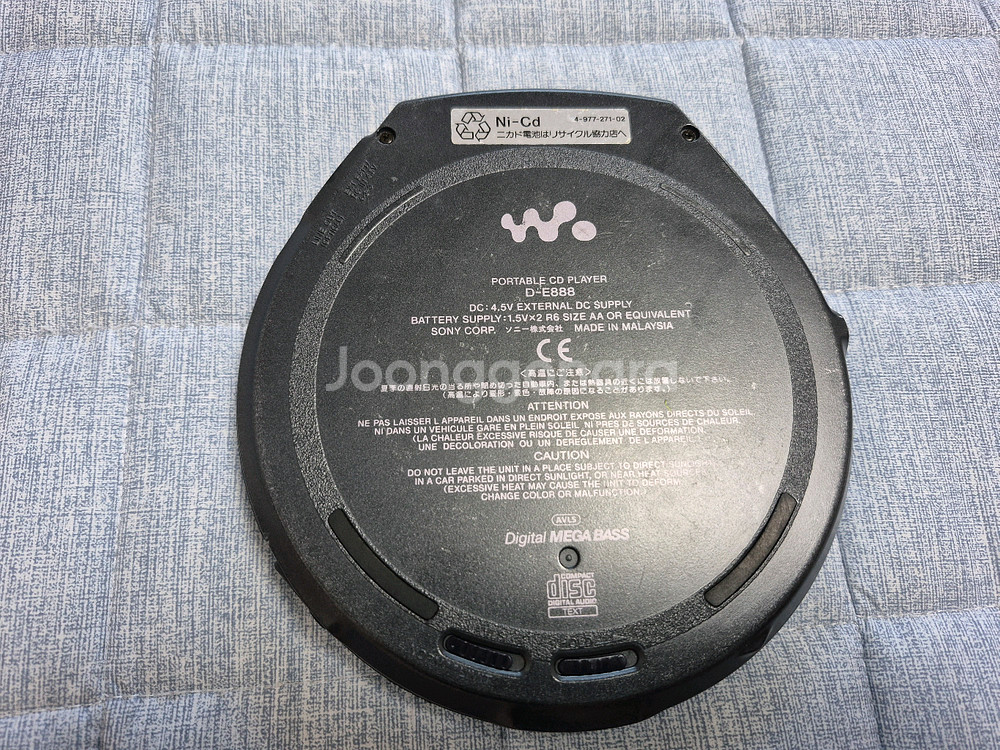 SONY D-E888 보라색상 판매합니다.--2