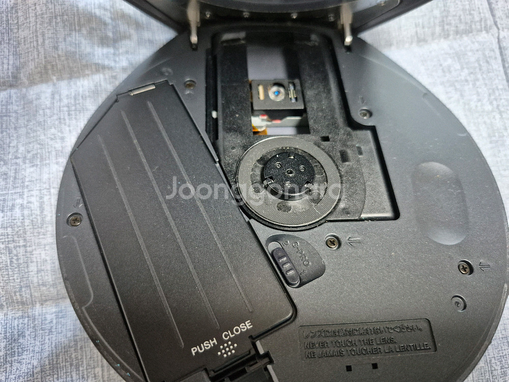 SONY D-E888 보라색상 판매합니다.--4