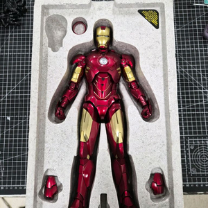 핫토이 아이언맨 마크4 다이캐스트