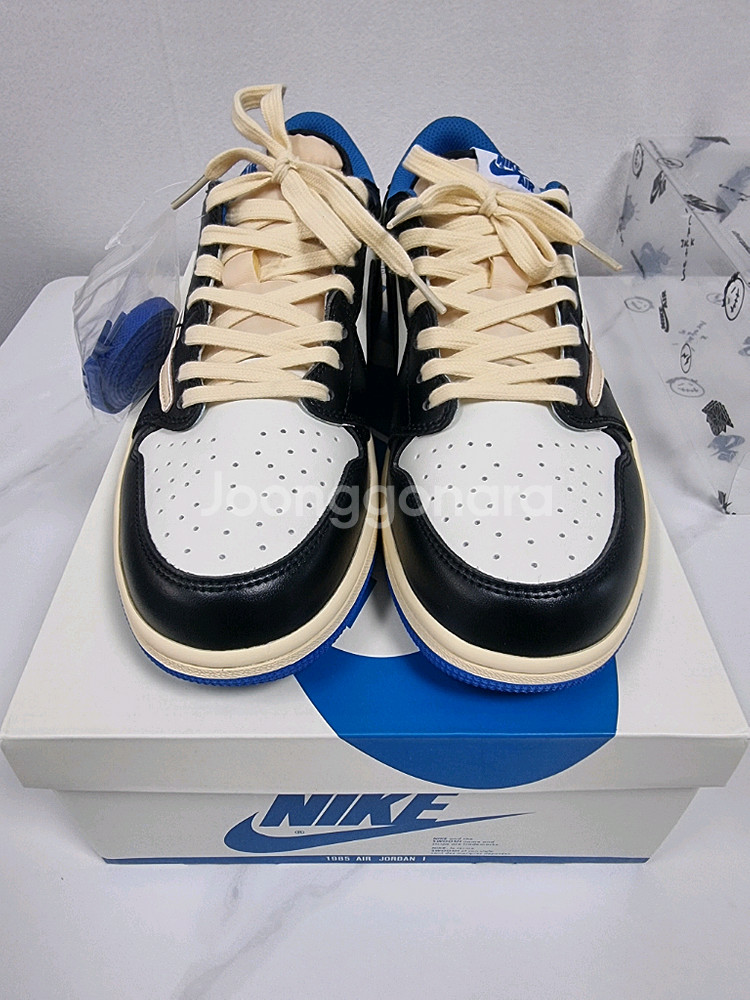 조던 1 x 트래비스 스캇 x 프라그먼트 레트로 로우--5