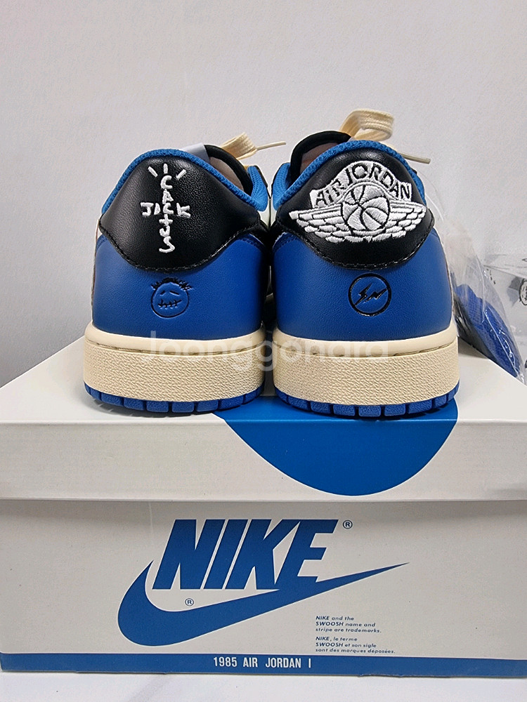 조던 1 x 트래비스 스캇 x 프라그먼트 레트로 로우--6