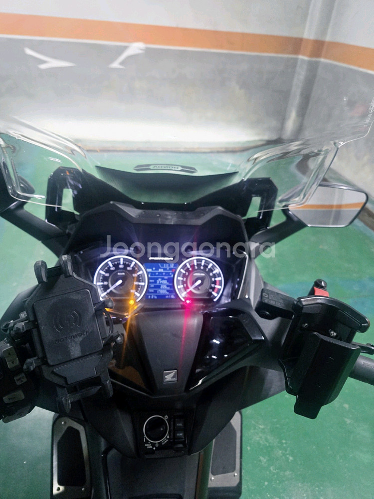 혼다 포르자350 23년식 18000키로--4