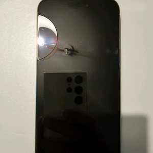 아이폰 15 프로 맥스 512 내츄럴 티타늄 (애케플 포함) 팝니다.