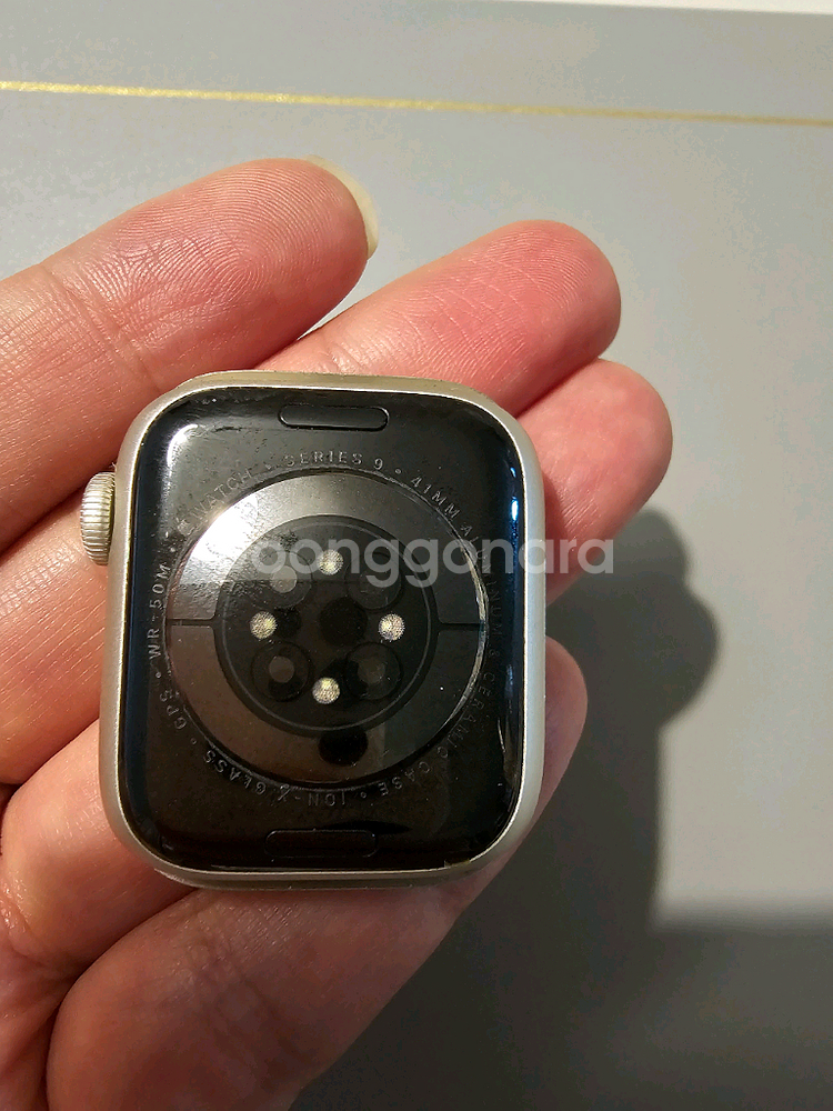 애플워치 시리즈9 GPS 41mm 스타라이트 (애케플 포함) 팝니다.--2