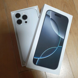 아이폰16프로 256G 새제품급SS(베터리100)