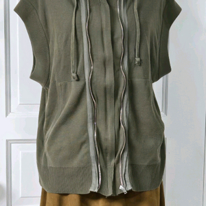 구호플러스 후드니트 베스트