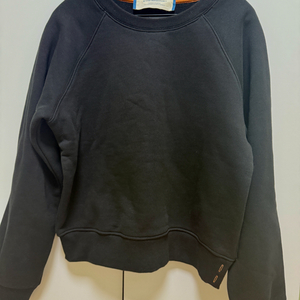 예지스 코스모폴리탄 맨투맨