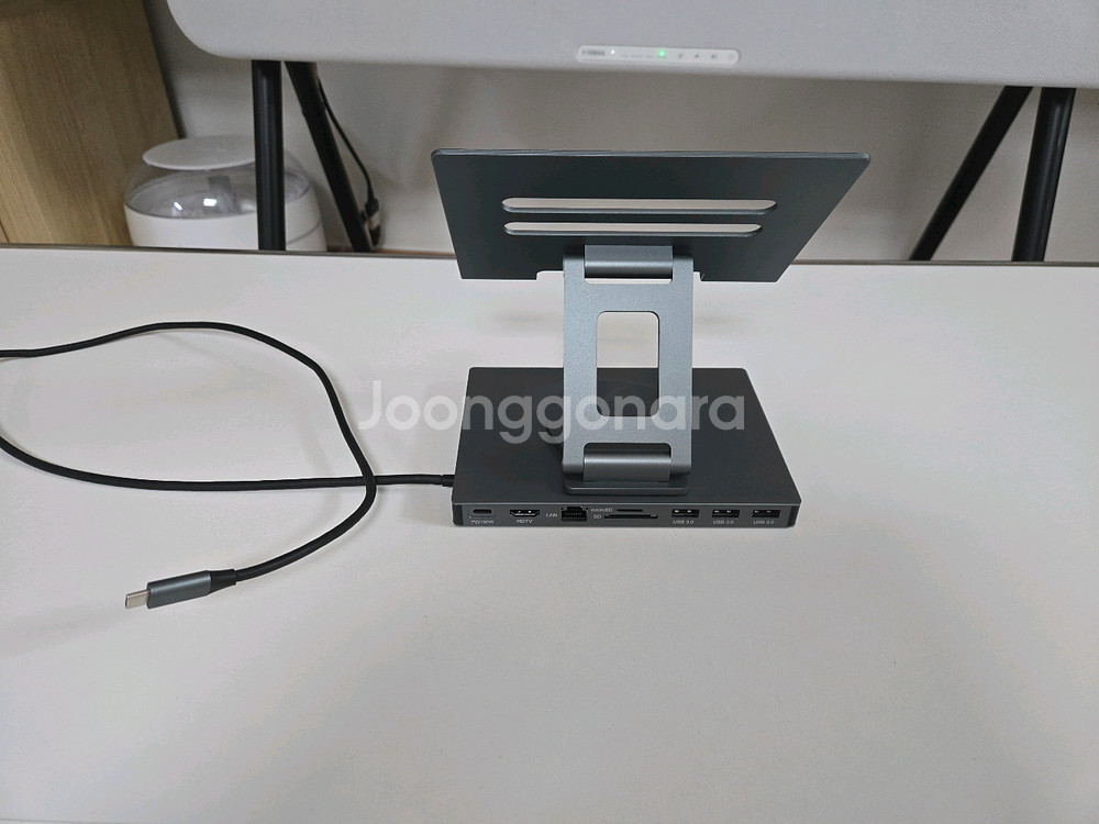 노트북/태블릿 거치대 겸 올인원 USB-C 허브 (독)--1