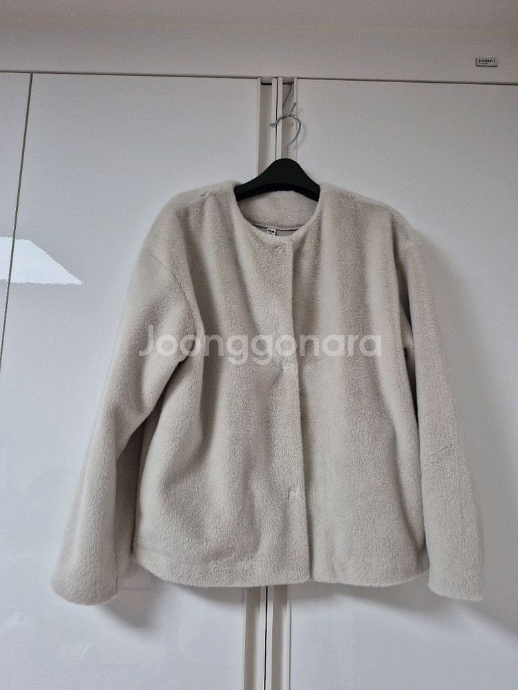 유니클로 노칼라 에코퍼 자켓 아이보리 XL--0