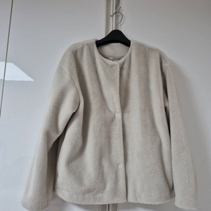 유니클로 노칼라 에코퍼 자켓 아이보리 XL