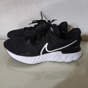 250mm 나이키 리액트 마일러3 런닝화