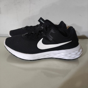 260mm 나이키 레볼루션 6 플라이이즈 런닝화