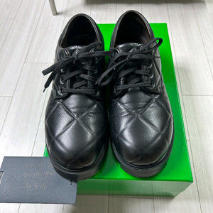 [42.5]보테가베네타 퀼팅 더비 블랙