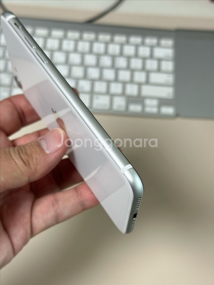 아이폰 se2 화이트 256gb A급 배터리 100%--5