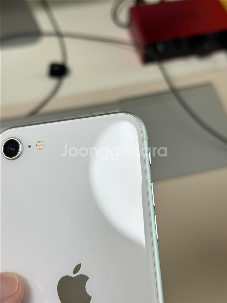 아이폰 se2 화이트 256gb A급 배터리 100%--6