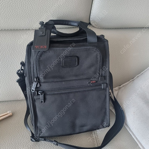 투미 22117DH 매신져백
