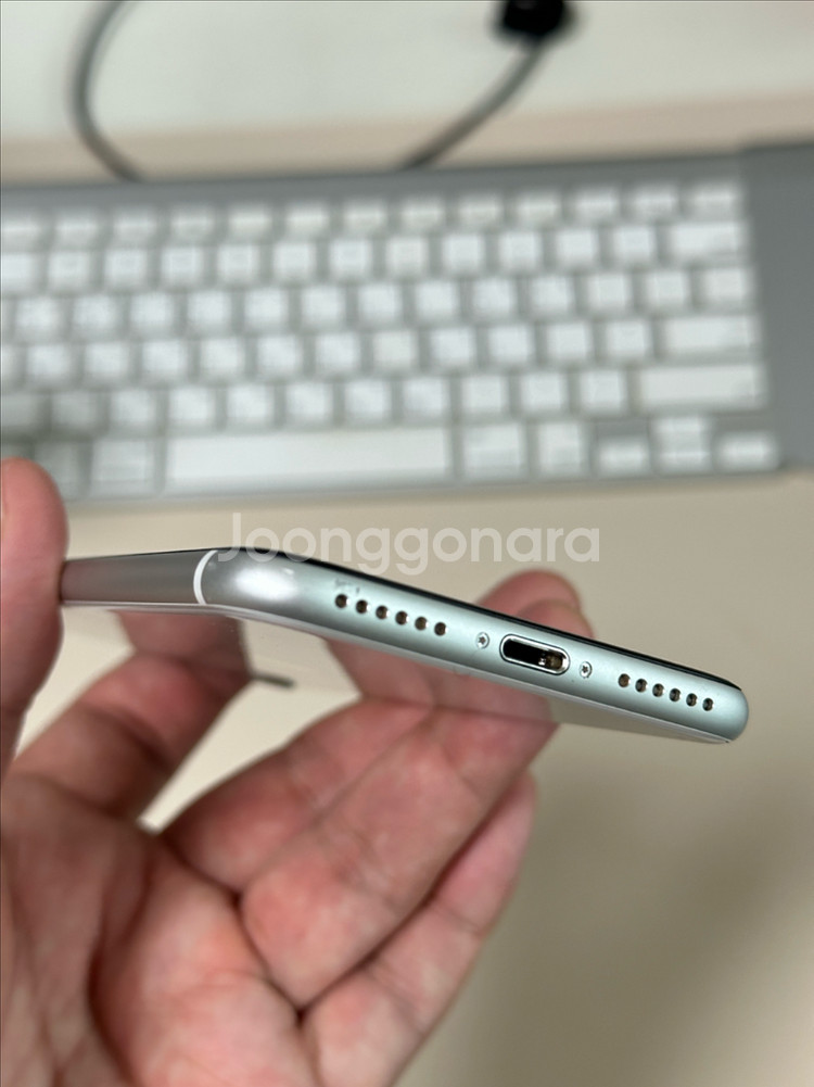 아이폰 se2 화이트 256gb A급 배터리 100%--14