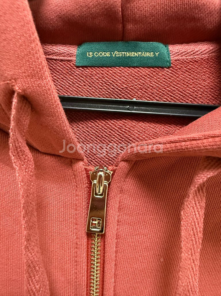 예지스 코스모폴리탄 후드짚업--9