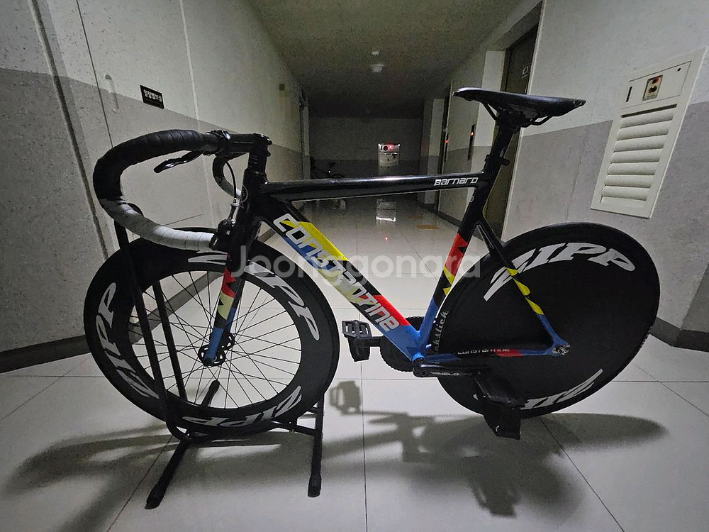 콘스탄틴 버나드 2022 + 자전거 거치대--1