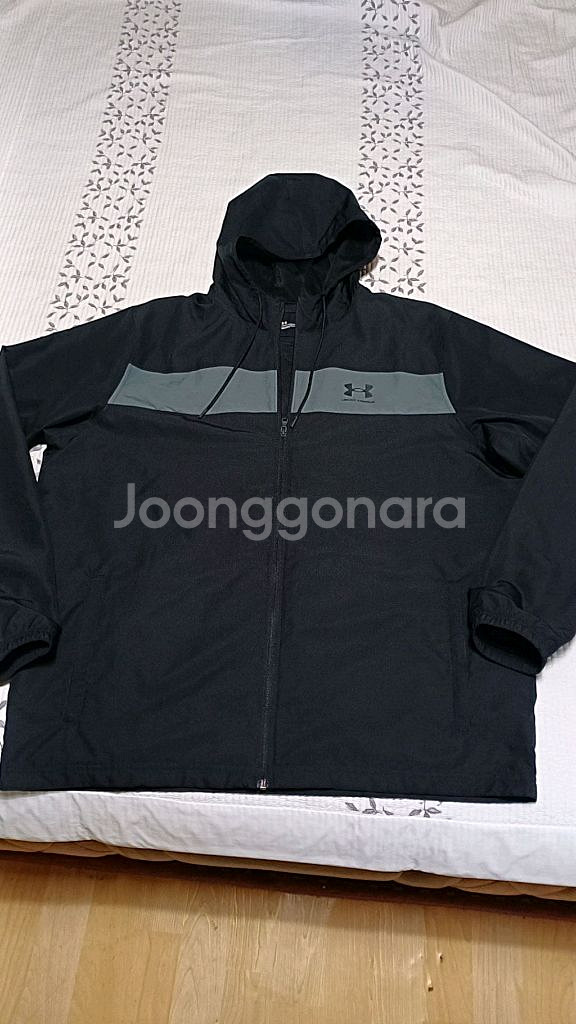 언더아머 얇은바람막이 빅사이즈120 가슴70 기장79--0