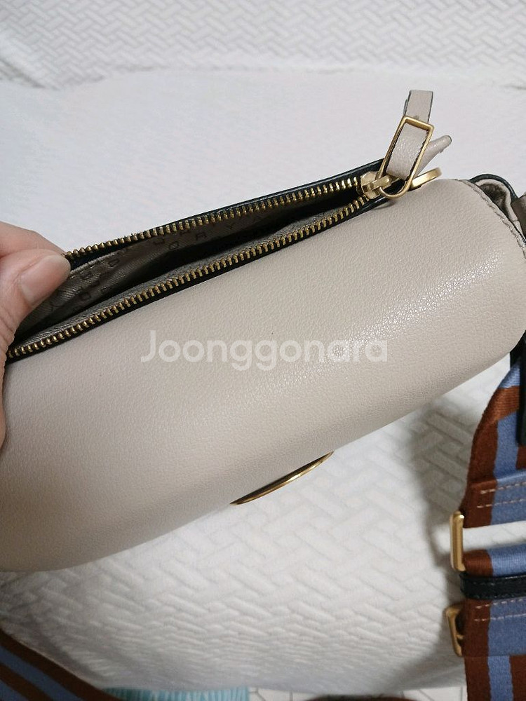 오야니 반달 크로스백 바디백55000원 한두번착용 거의새것 구매가20만.거의새것--5