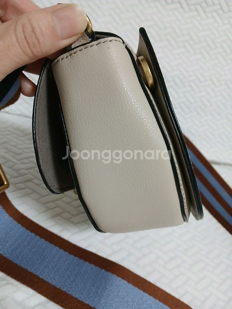 오야니 반달 크로스백 바디백55000원 한두번착용 거의새것 구매가20만.거의새것--3