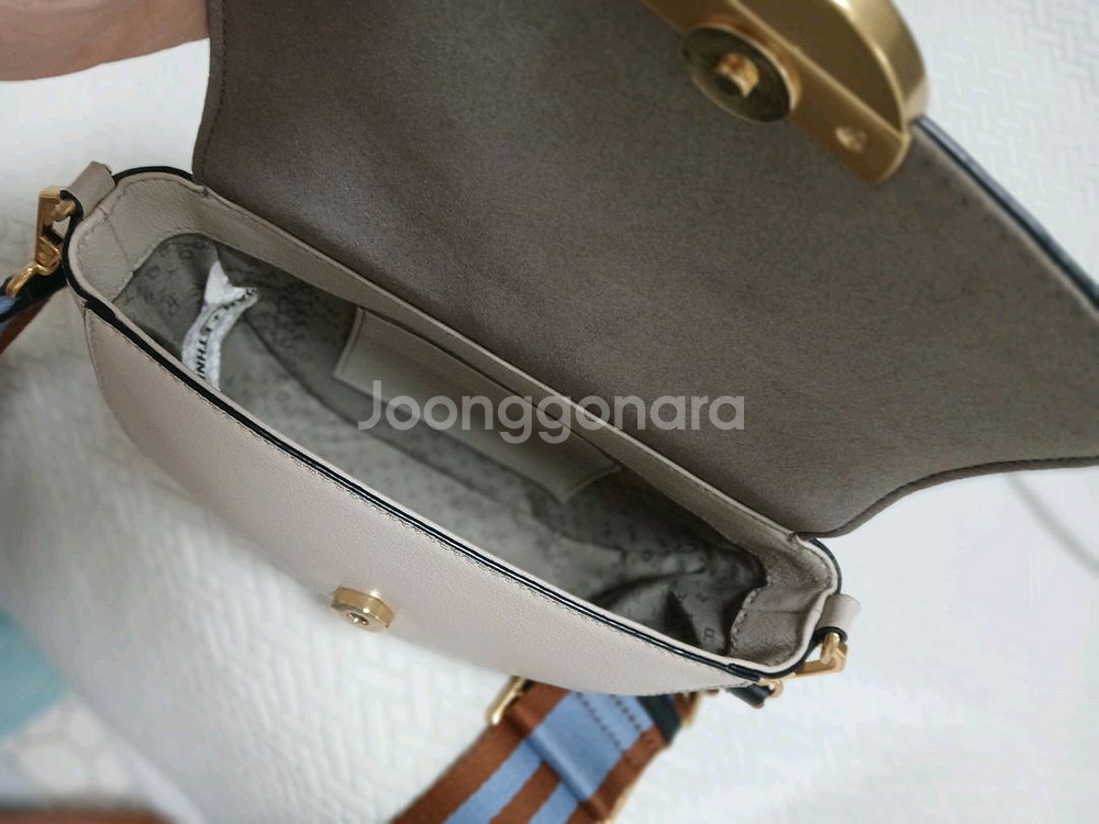 오야니 반달 크로스백 바디백55000원 한두번착용 거의새것 구매가20만.거의새것--4