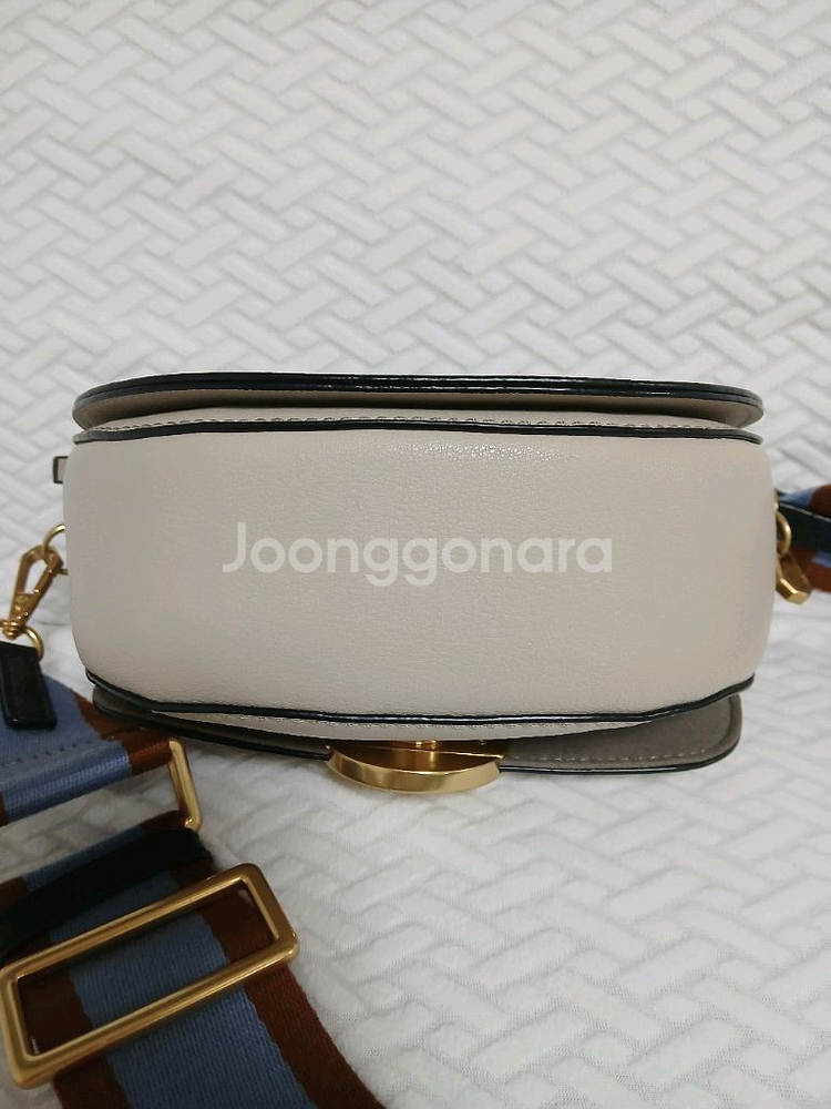 오야니 반달 크로스백 바디백55000원 한두번착용 거의새것 구매가20만.거의새것--2