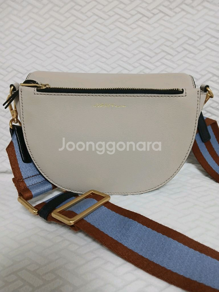 오야니 반달 크로스백 바디백55000원 한두번착용 거의새것 구매가20만.거의새것--1