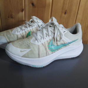 235mm 나이키 줌윈플로8 런닝화