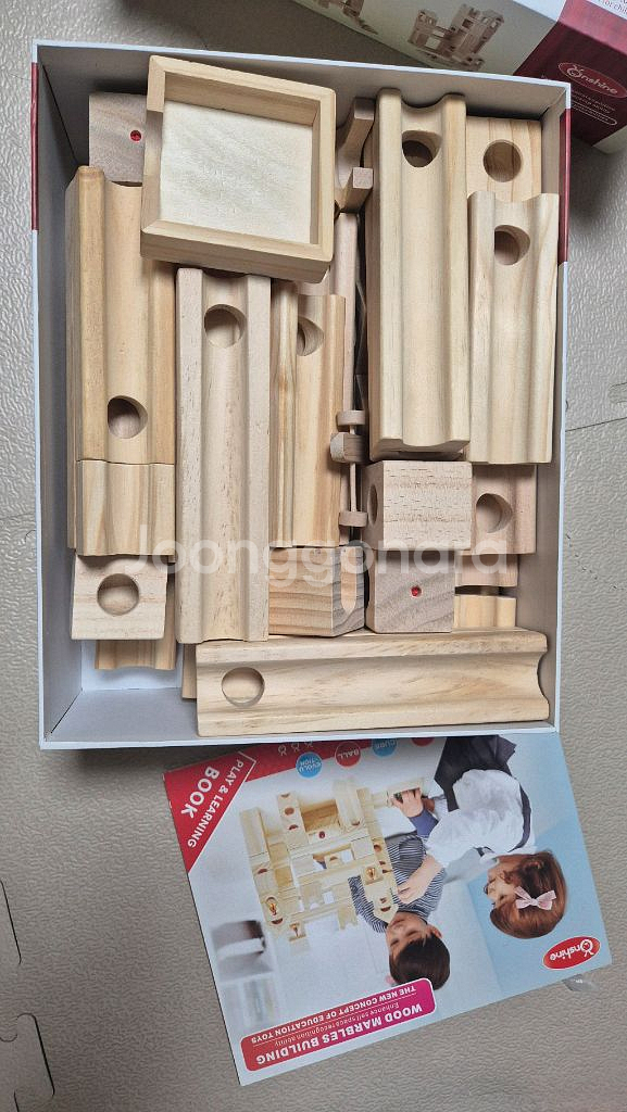 원목교구 우드 마블 빌딩스--1