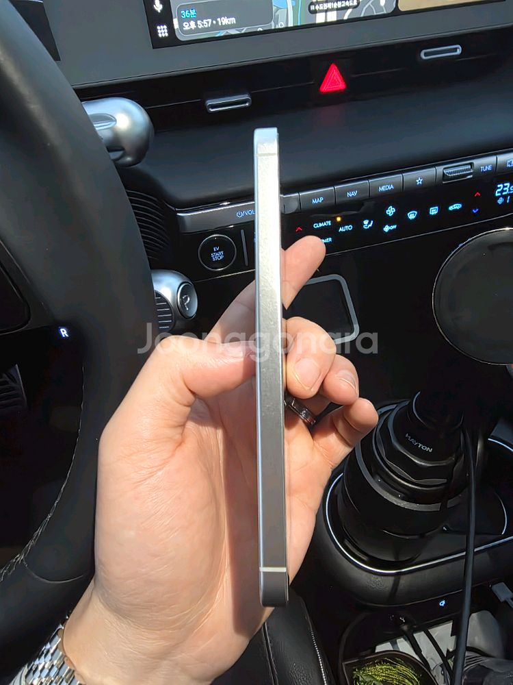 갤럭시s24 256g 화이트 팝니다--3