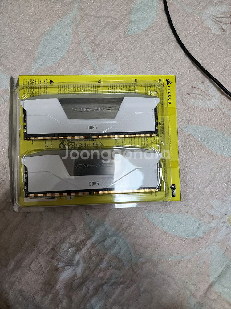 커세어 램 6000mhz 30cl 화이트 팝니다.--1