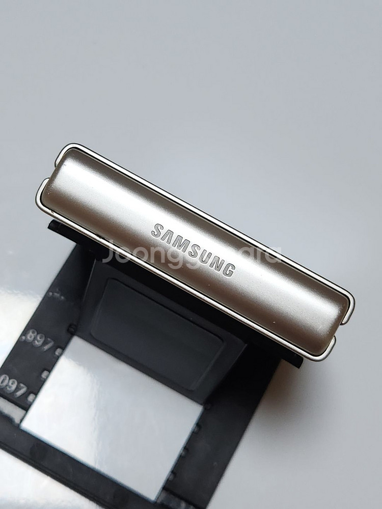 갤럭시Z플립3 256G 무잔상 크림 55254--4