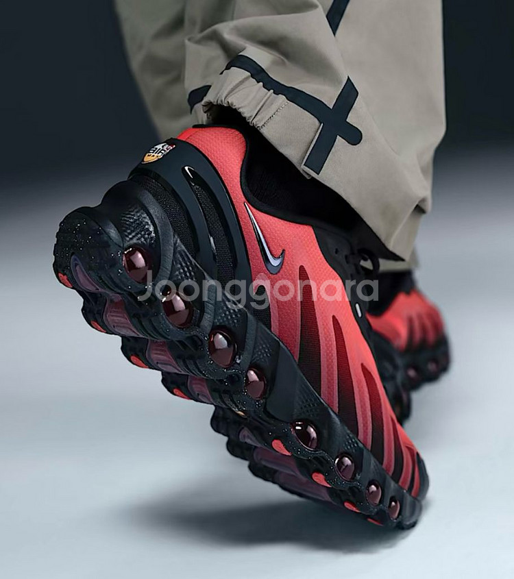 [275] 나이키 에어맥스 Dn8 블랙 짐레드 운동화--5