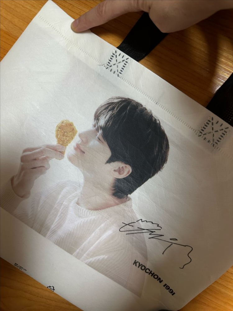 변우석 브로마이드+에코백 팝니다 이미지