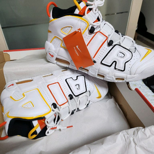 나이키 업템포 레이건 275mm 새상품