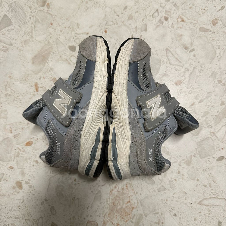 뉴발란스키즈 2002R 145사이즈--0