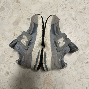 뉴발란스키즈 2002R 145사이즈