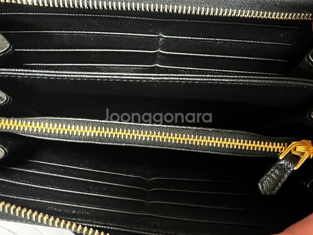 정품 프라다 사피아노 메탈 장지갑 블랙 풀박스--2