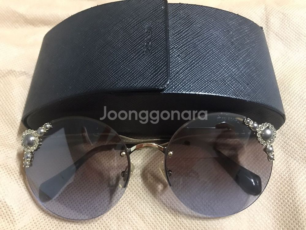 miu miu미우미우선글라스 사리외호 실크스카프--1